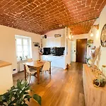 דירה Bricks House